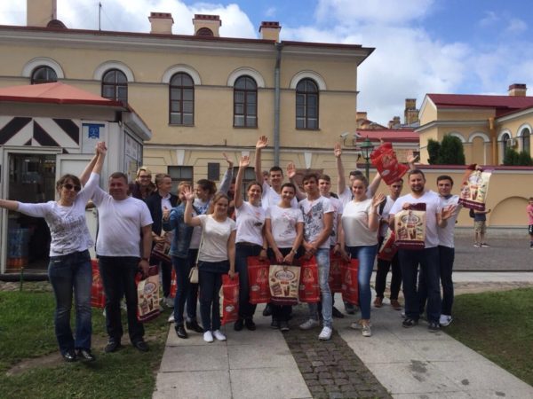 Волонтеры проекта «Твой первый шаг в карьере» на праздновании в Петропавловской крепости Дня семьи, любви и верности 8 июля 2018 года