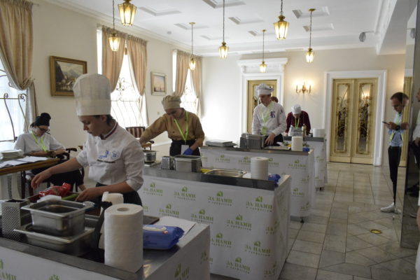 Учащиеся колледжей Санкт-Петербурга приняли участие в конкурсе «За нами в профессию: сфера гостеприимства»